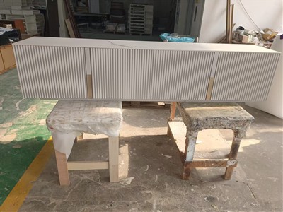 Com vaig arreglar les esquerdes del meu armari de televisió de pedra sinterit...